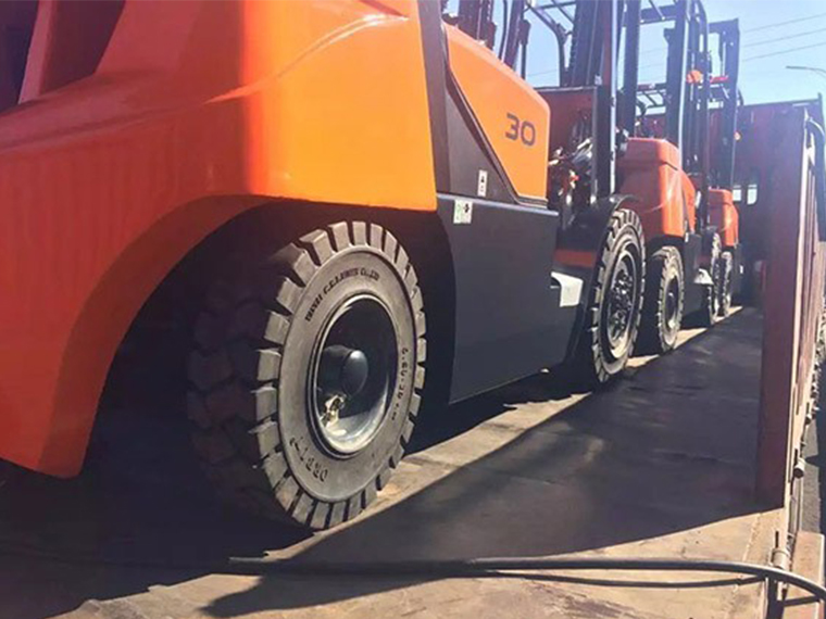 山東叉車實心輪胎