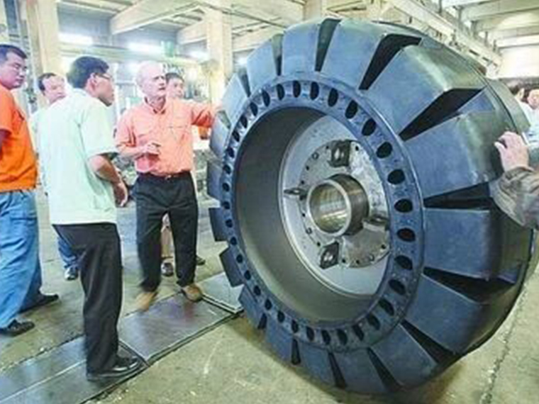 山東特種實(shí)心輪胎