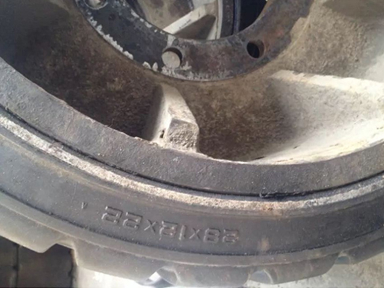 銑刨機(jī)輪胎 壓配式實心輪胎