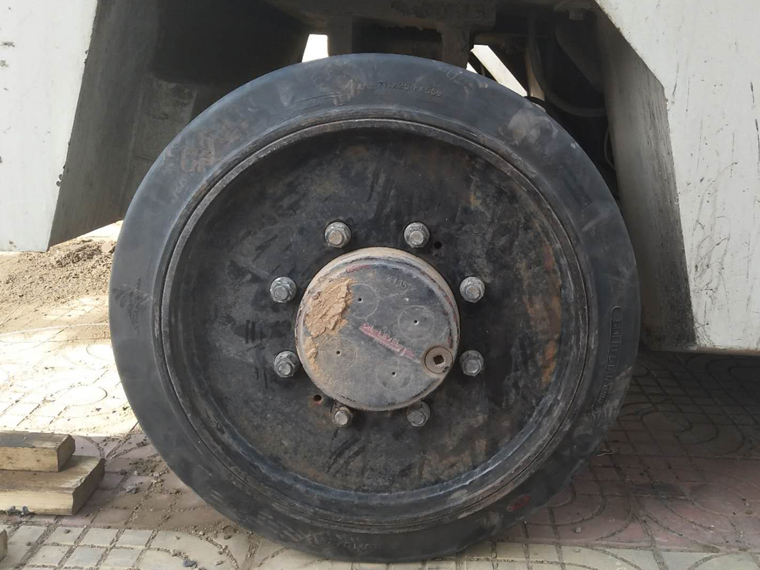 山東銑刨機(jī)實(shí)心輪胎